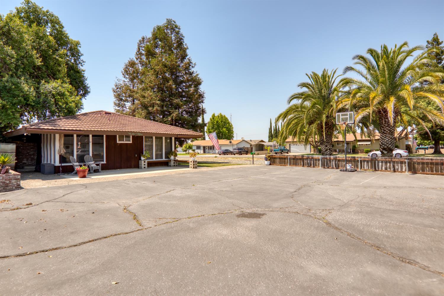 1415 Oklahoma Ave, Escalon, CA 95320