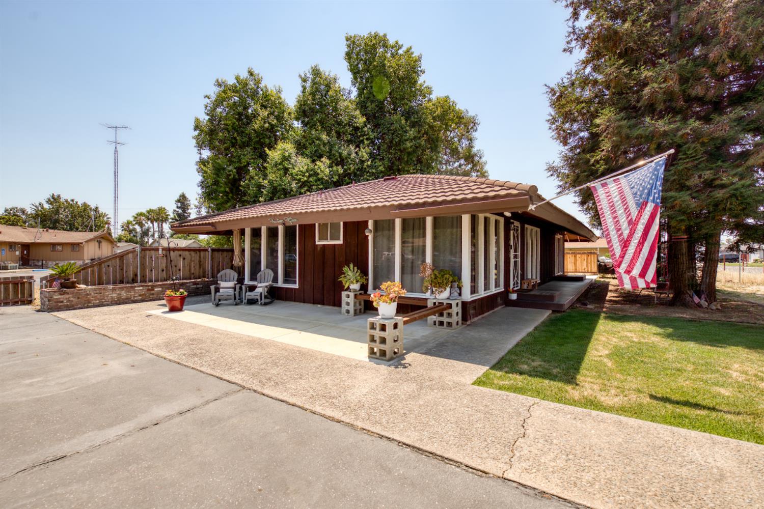 1415 Oklahoma Ave, Escalon, CA 95320
