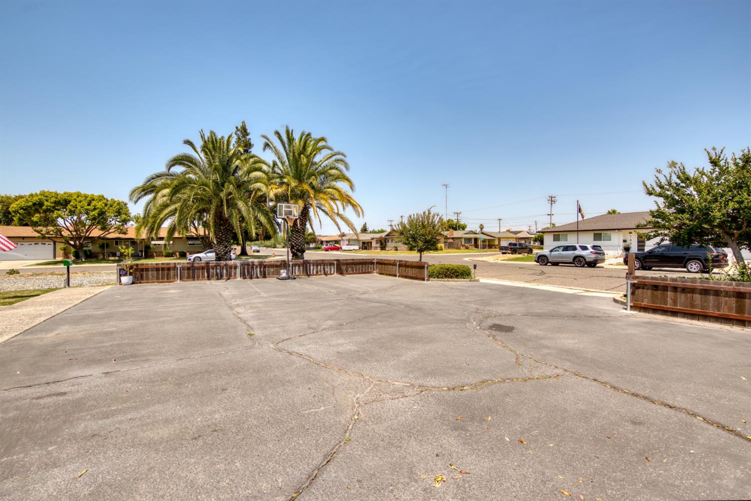 1415 Oklahoma Ave, Escalon, CA 95320