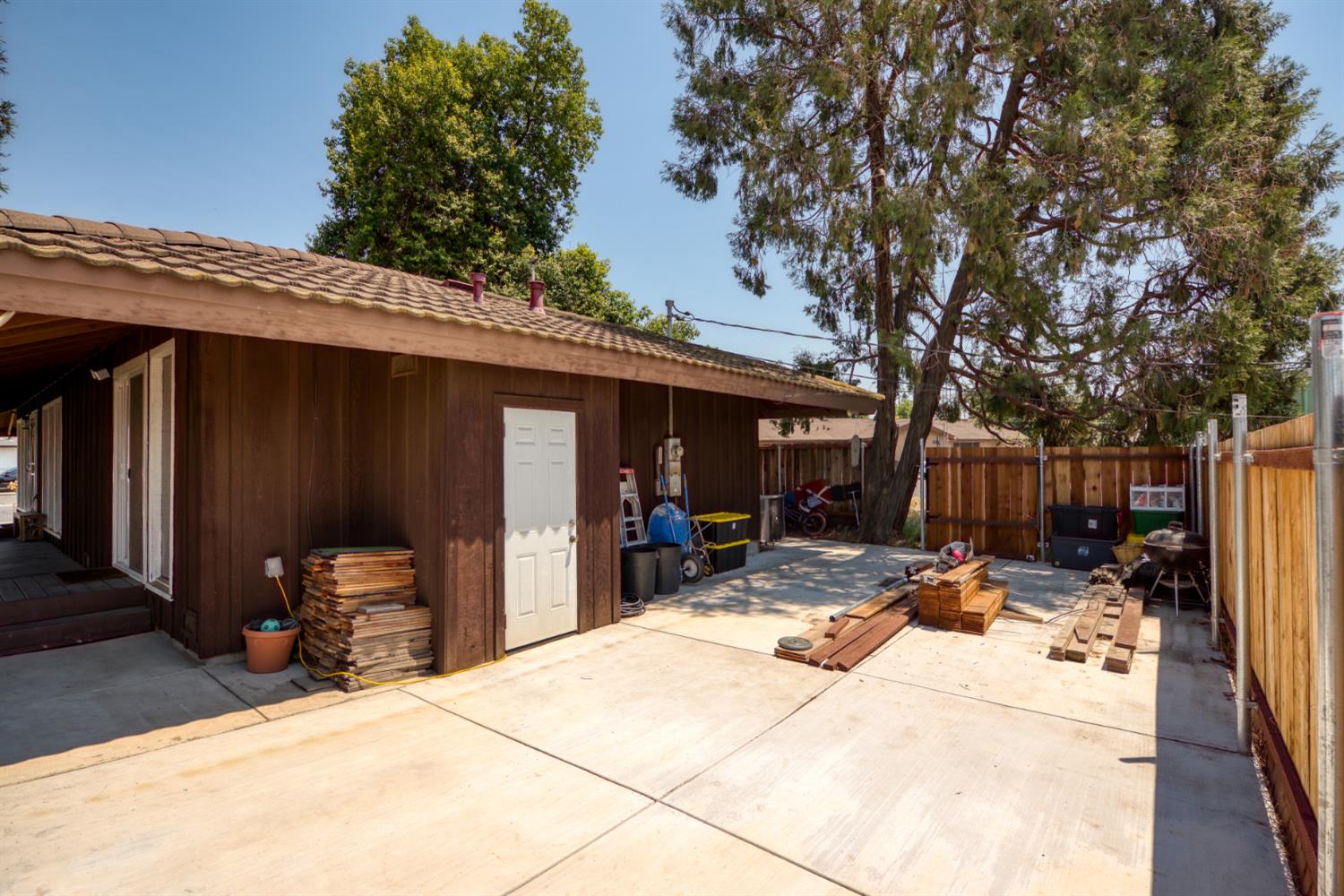 1415 Oklahoma Ave, Escalon, CA 95320