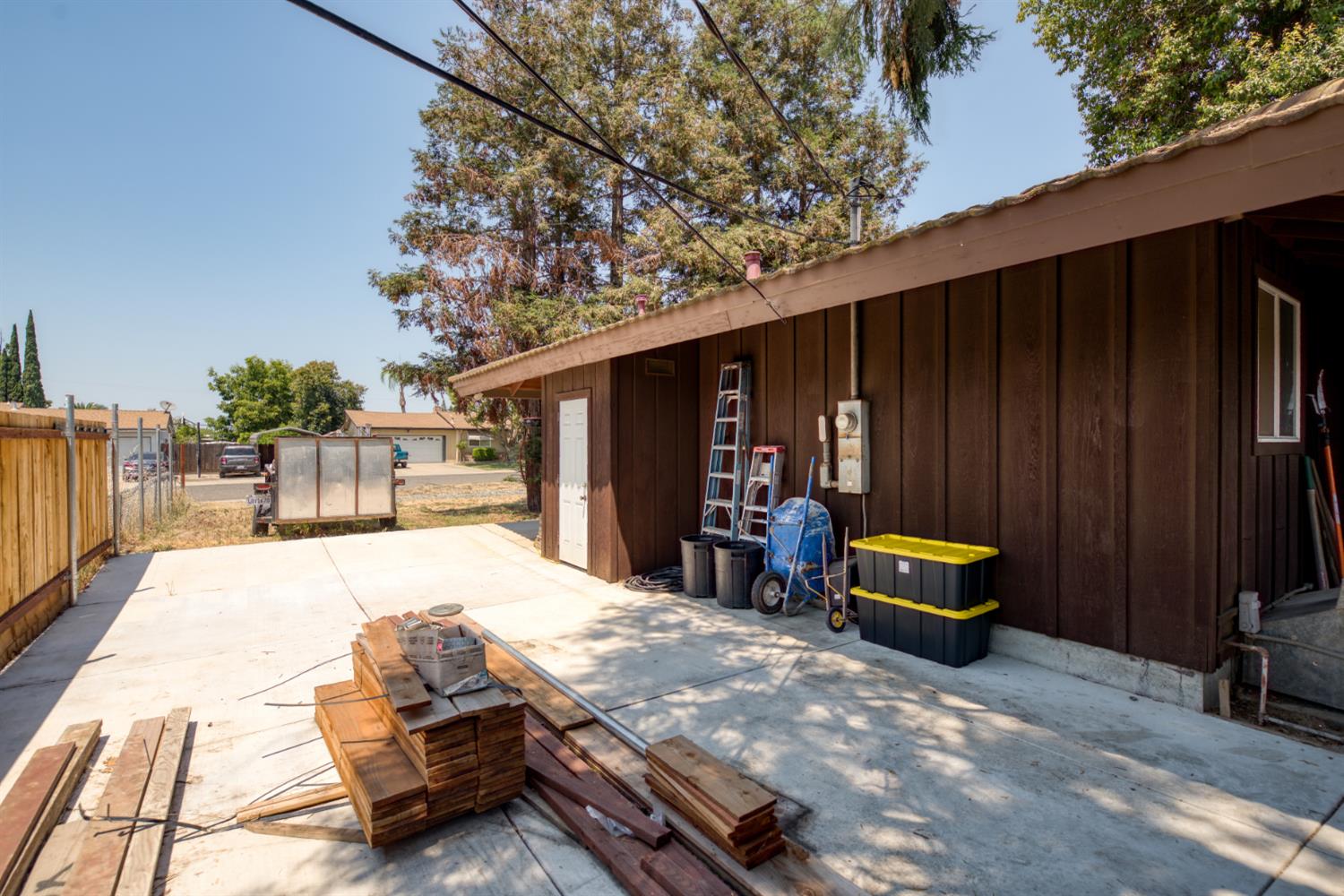 1415 Oklahoma Ave, Escalon, CA 95320