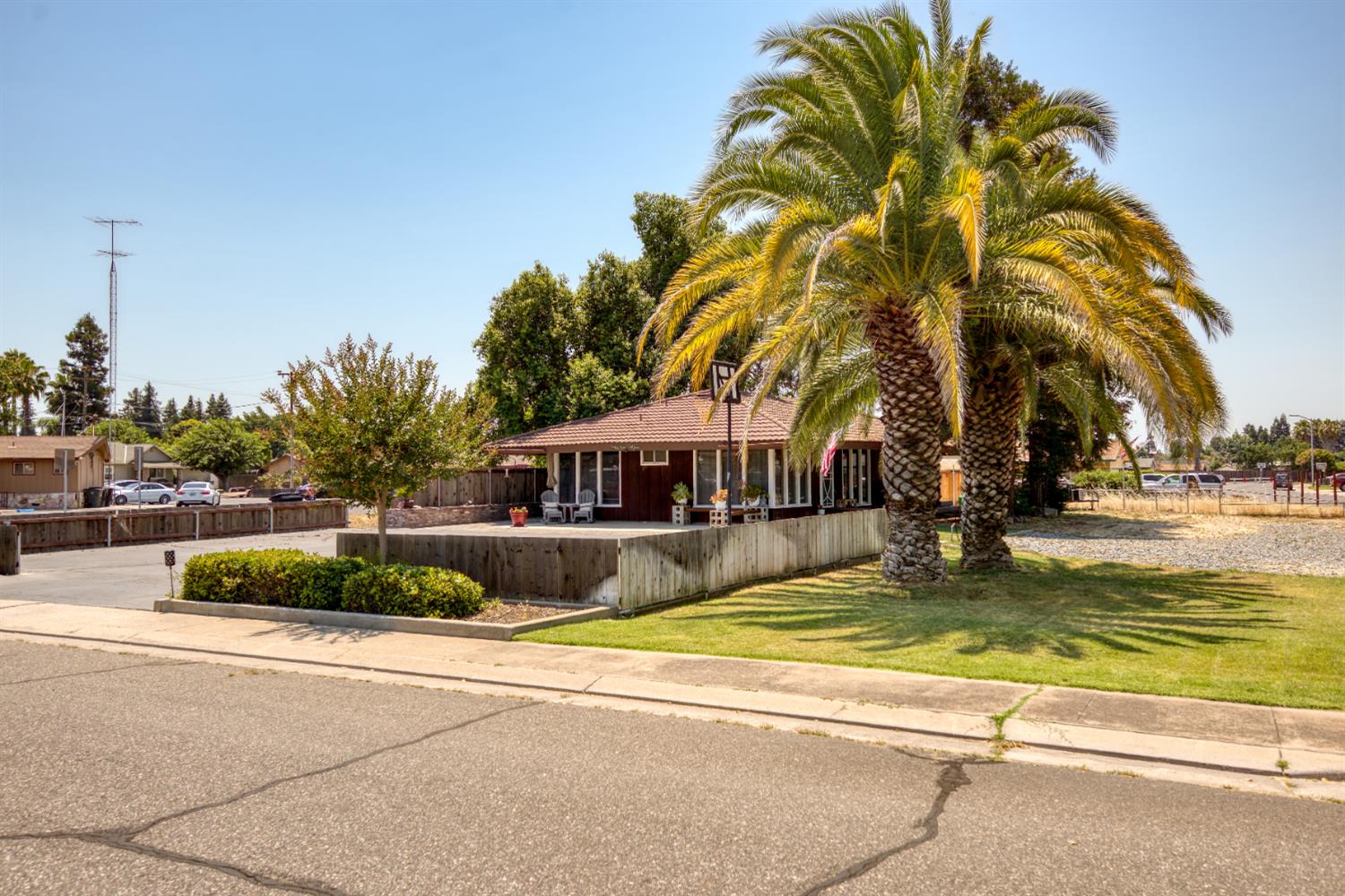 1415 Oklahoma Ave, Escalon, CA 95320