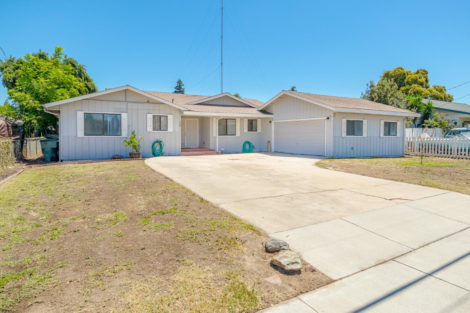 428 N Western Ave, Waterford, CA 95386