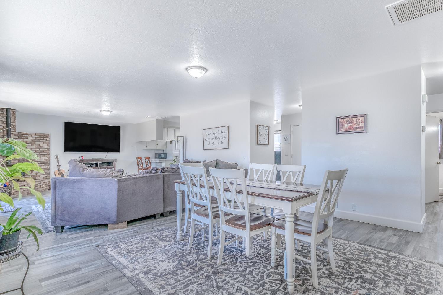 428 N Western Ave, Waterford, CA 95386
