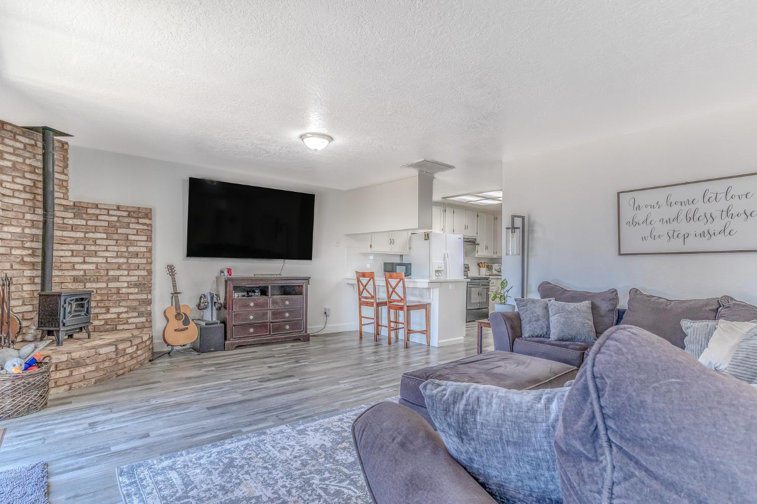428 N Western Ave, Waterford, CA 95386