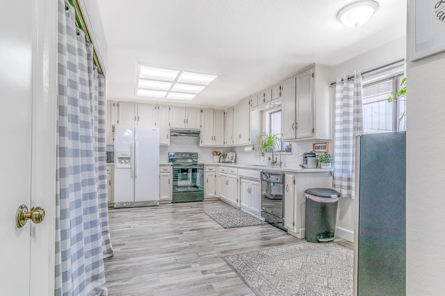 428 N Western Ave, Waterford, CA 95386