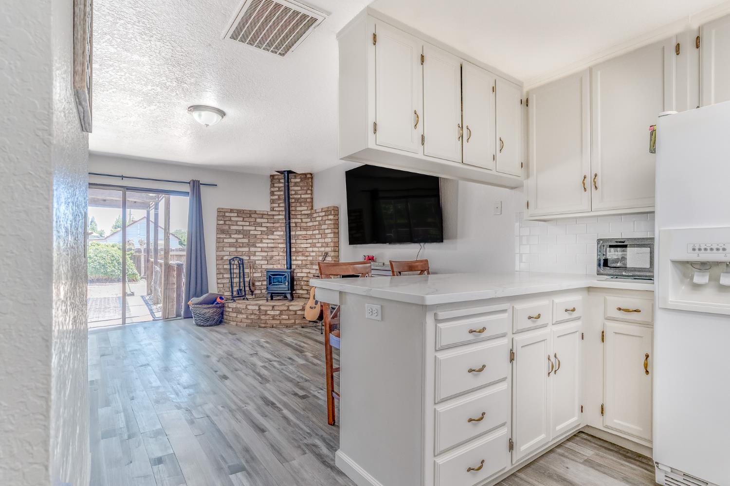 428 N Western Ave, Waterford, CA 95386