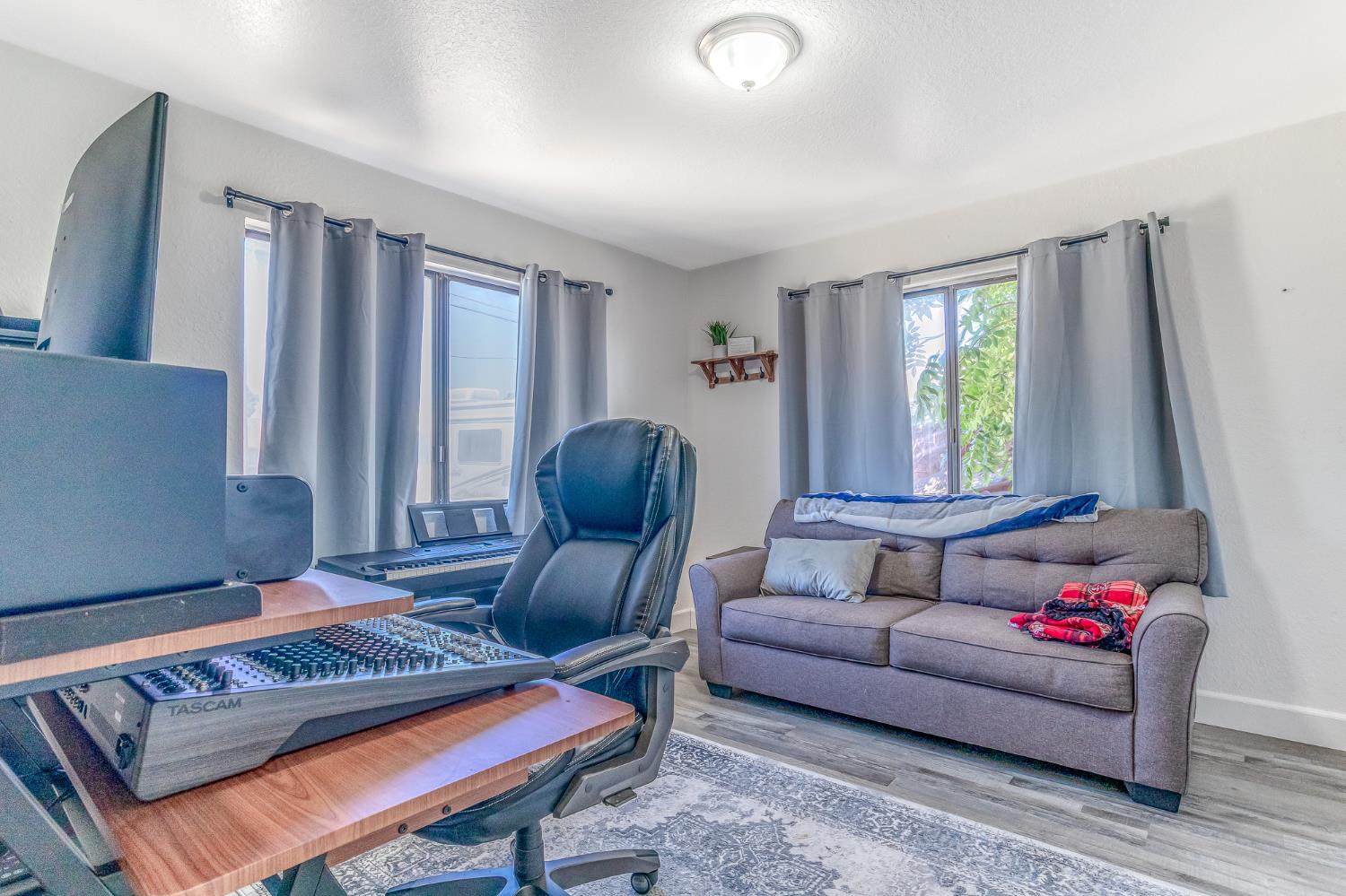 428 N Western Ave, Waterford, CA 95386