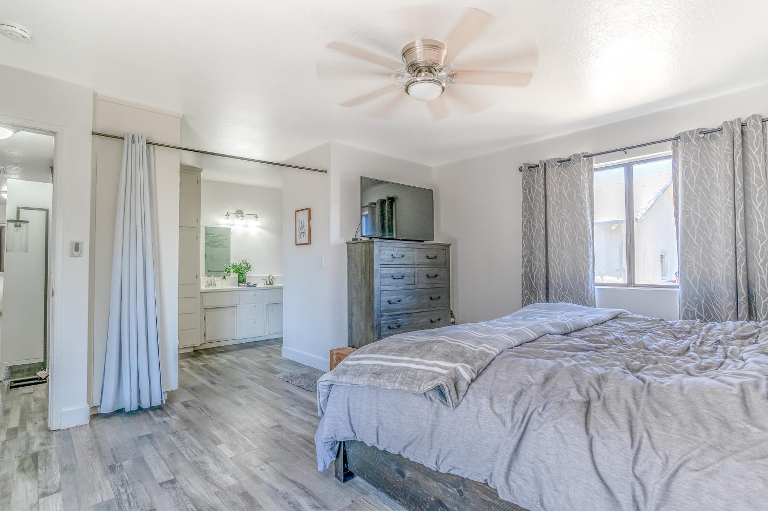 428 N Western Ave, Waterford, CA 95386