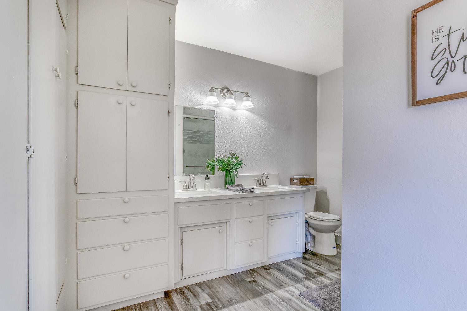 428 N Western Ave, Waterford, CA 95386
