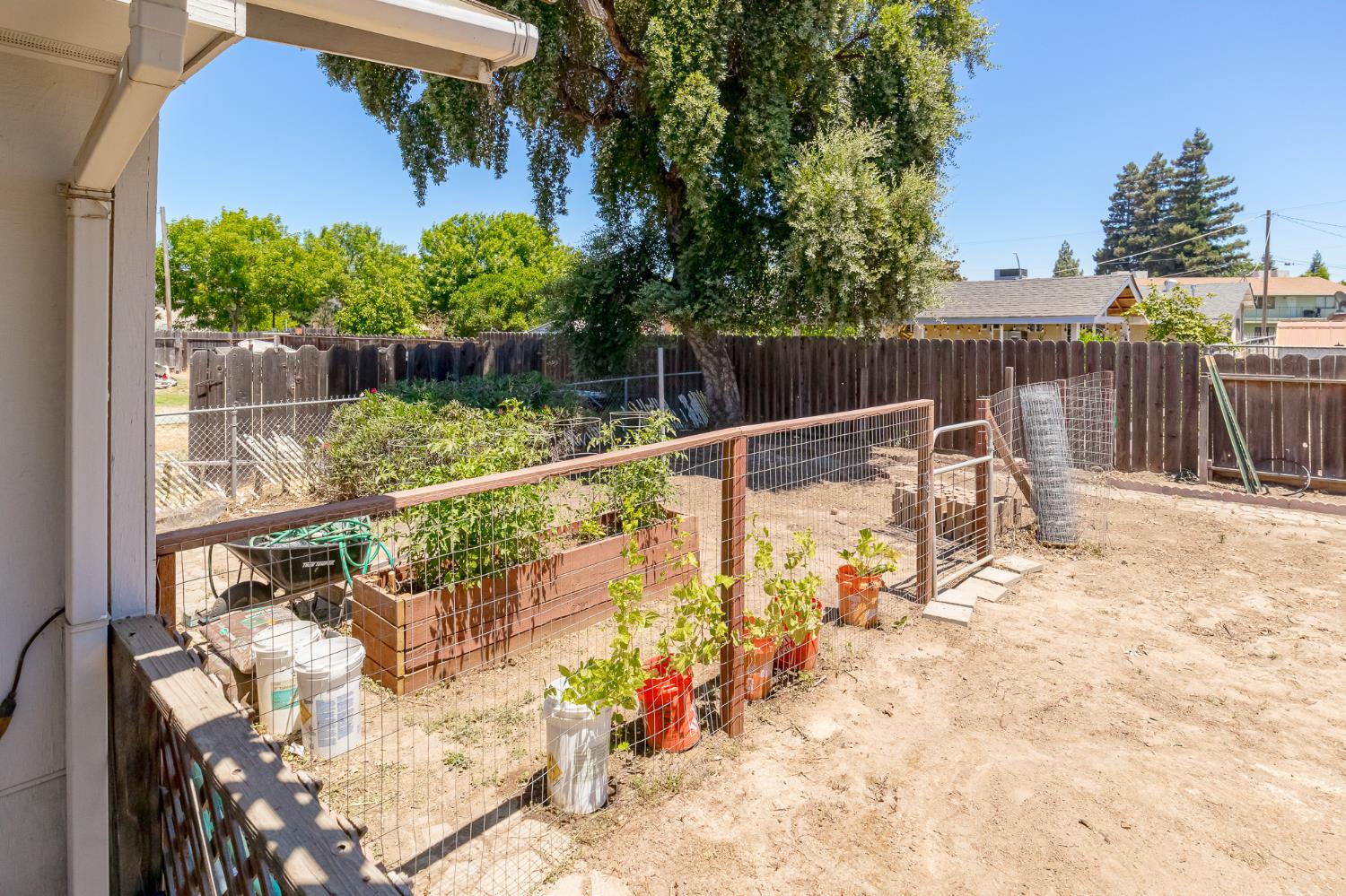 428 N Western Ave, Waterford, CA 95386