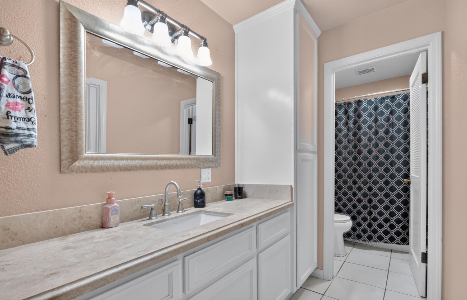 600 Edgebrook Ct, Modesto, CA 95354