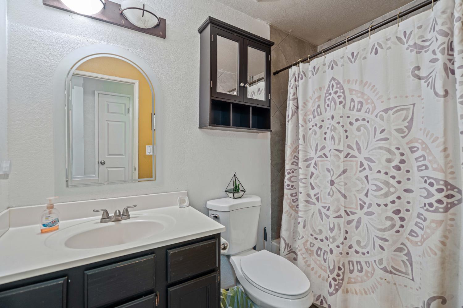 1713 Minnie St, Patterson, CA 95363