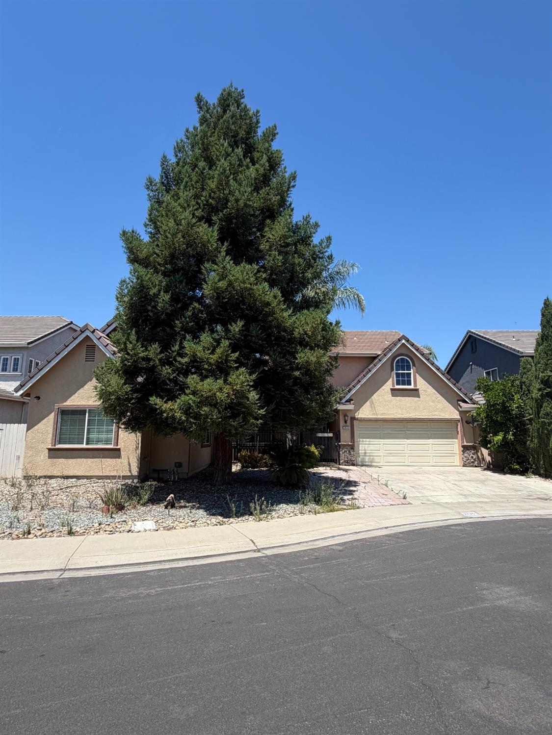 2825 Donner Trl, Riverbank, CA 95367