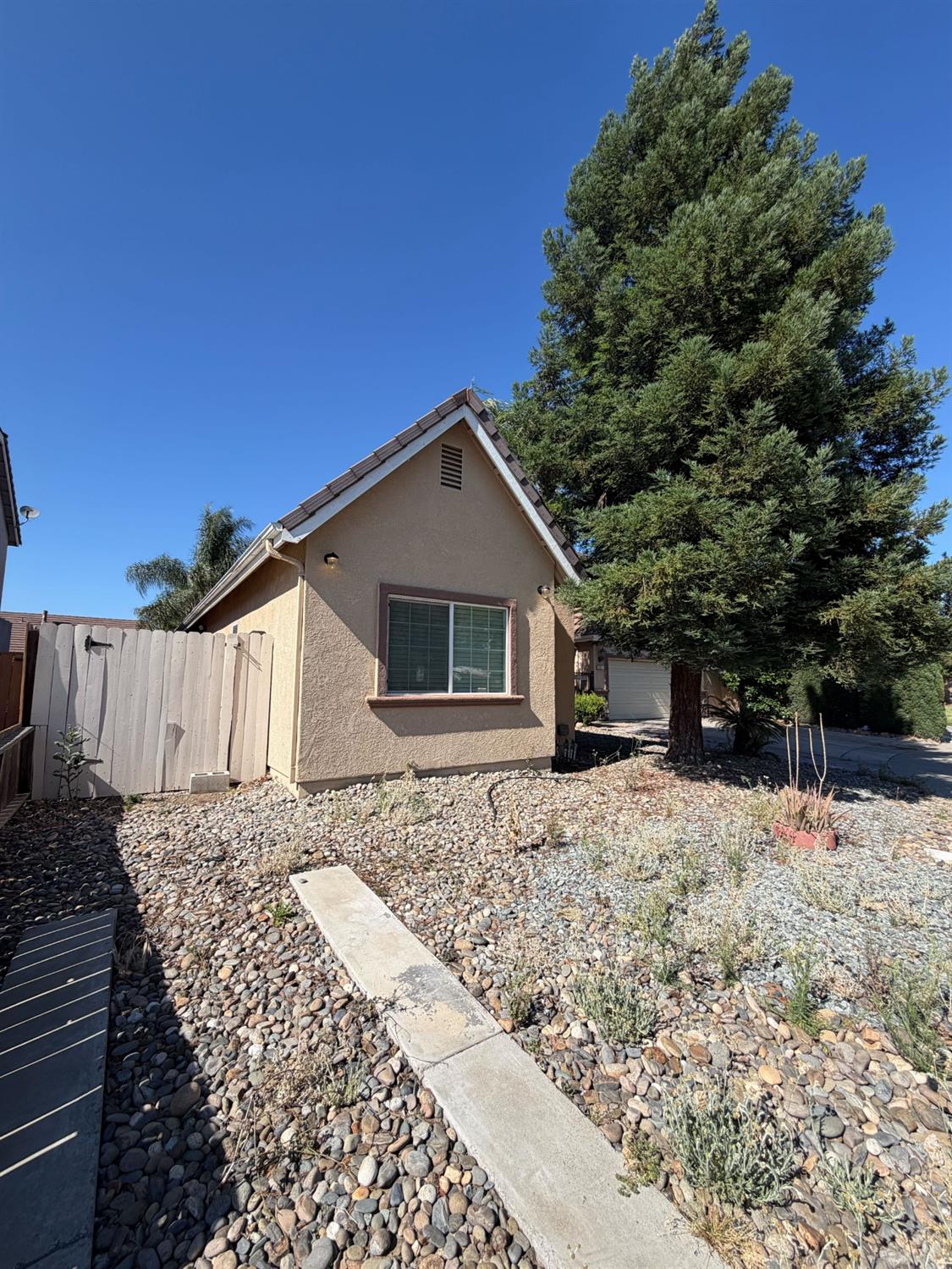 2825 Donner Trl, Riverbank, CA 95367