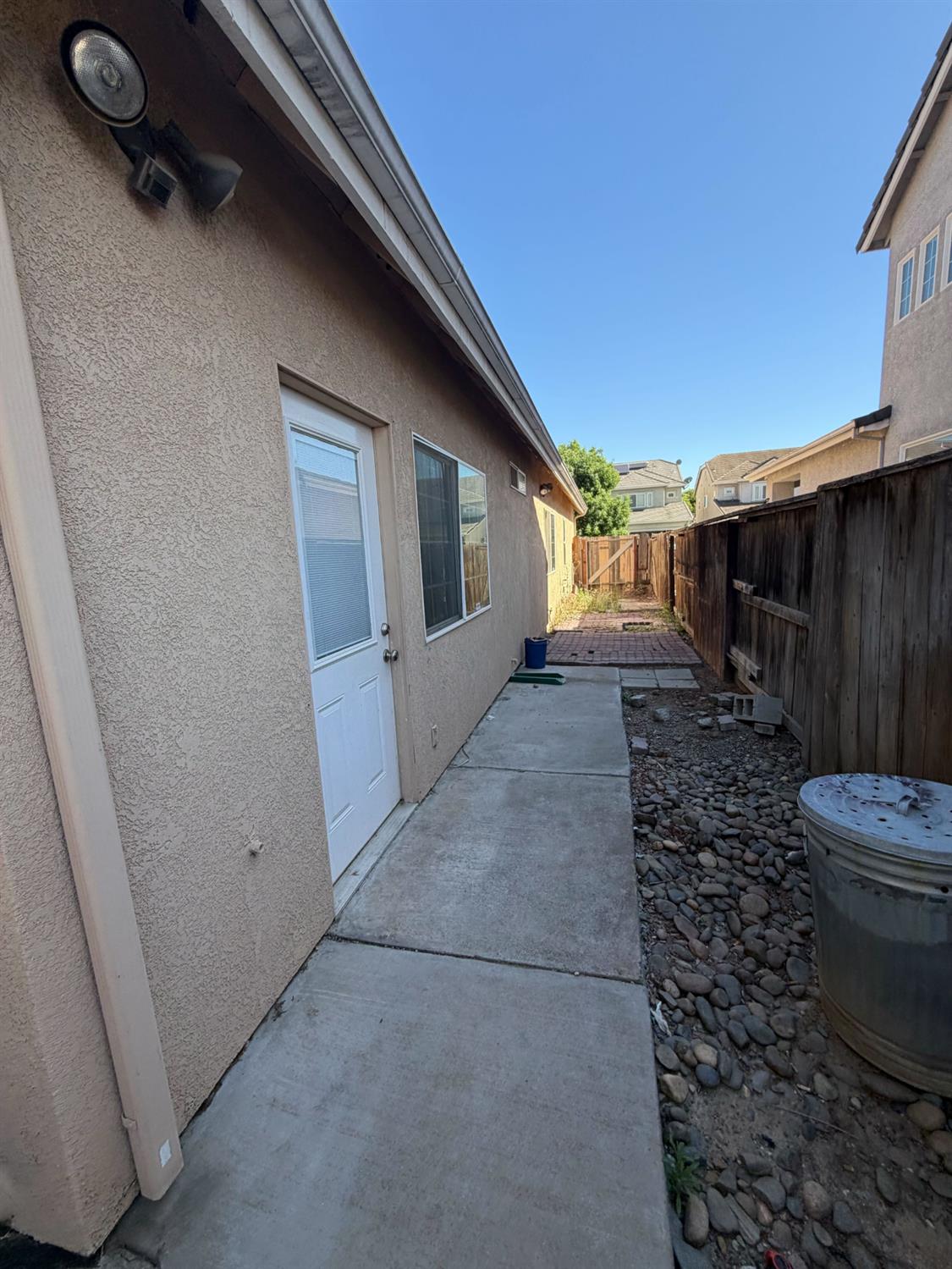 2825 Donner Trl, Riverbank, CA 95367