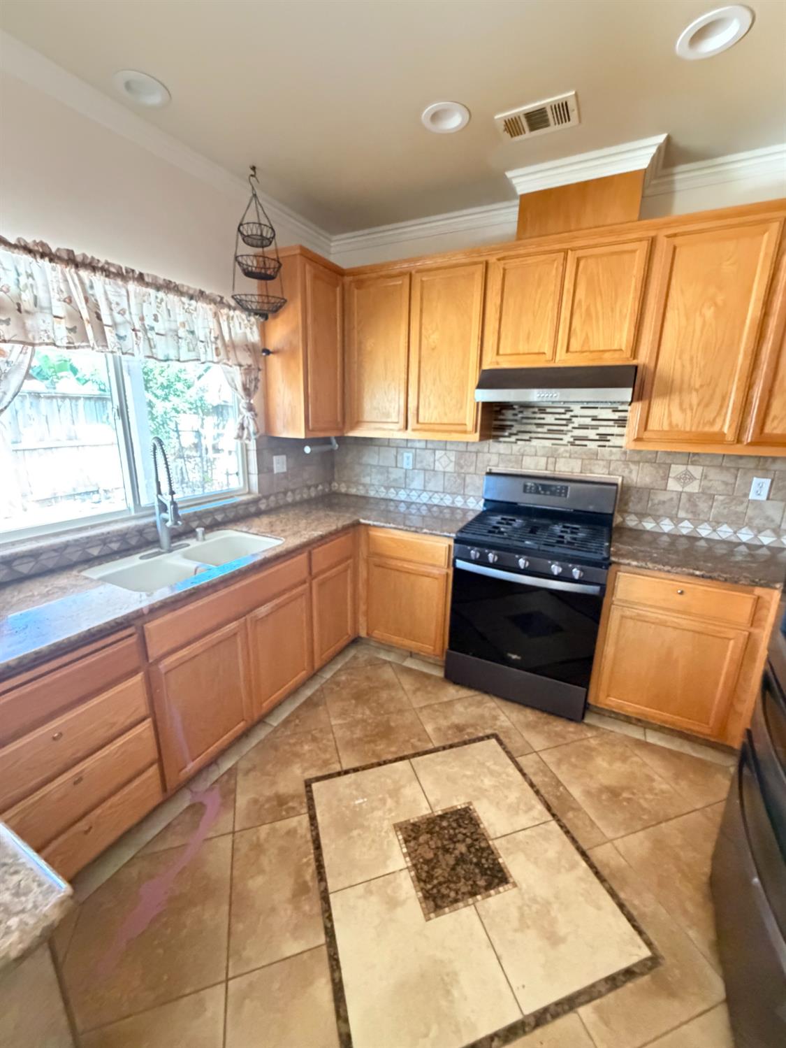 2825 Donner Trl, Riverbank, CA 95367