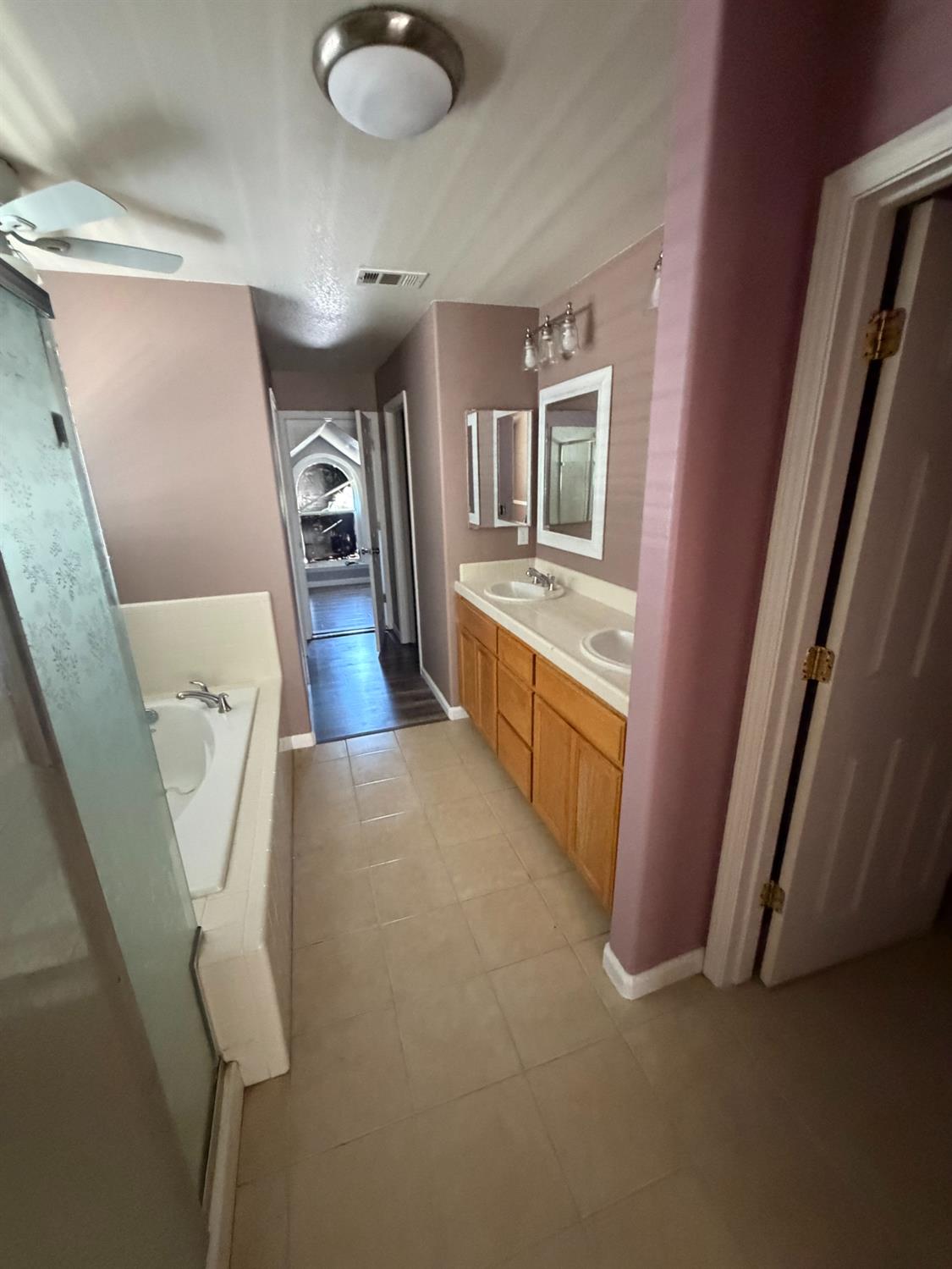 2825 Donner Trl, Riverbank, CA 95367
