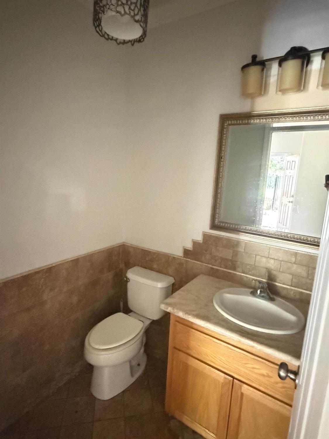 2825 Donner Trl, Riverbank, CA 95367