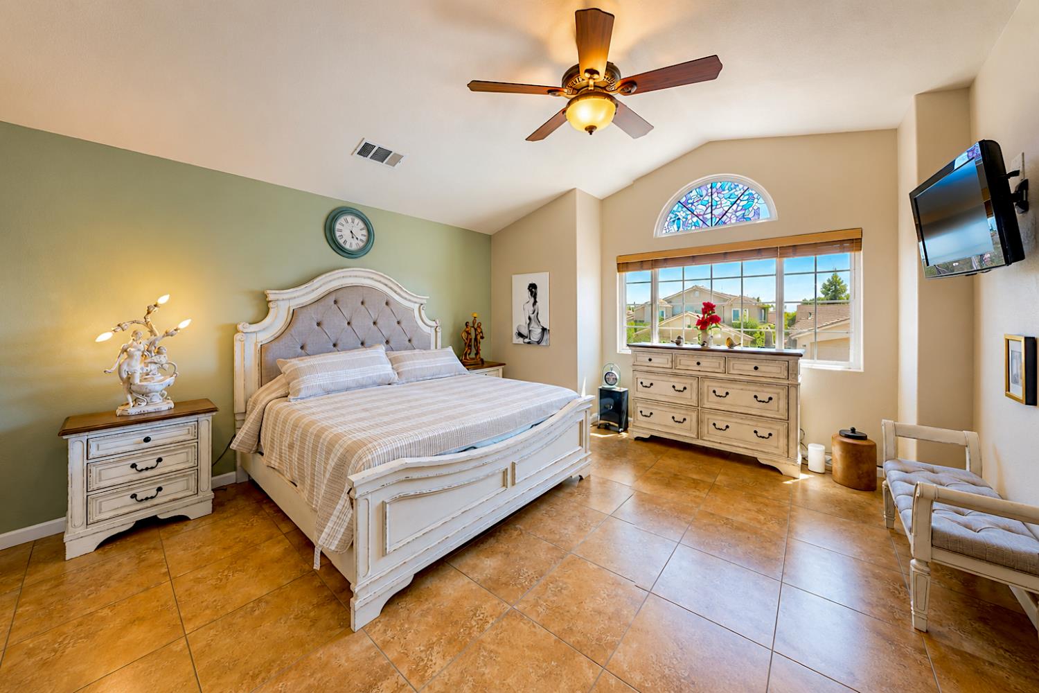 751 Savignon Blanc Ct, Los Banos, CA 93635