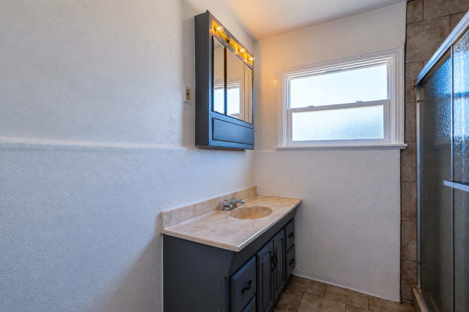 912 Turner St, Modesto, CA 95351