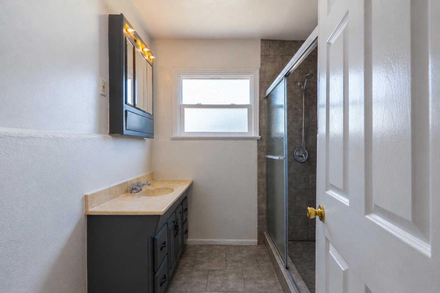 912 Turner St, Modesto, CA 95351