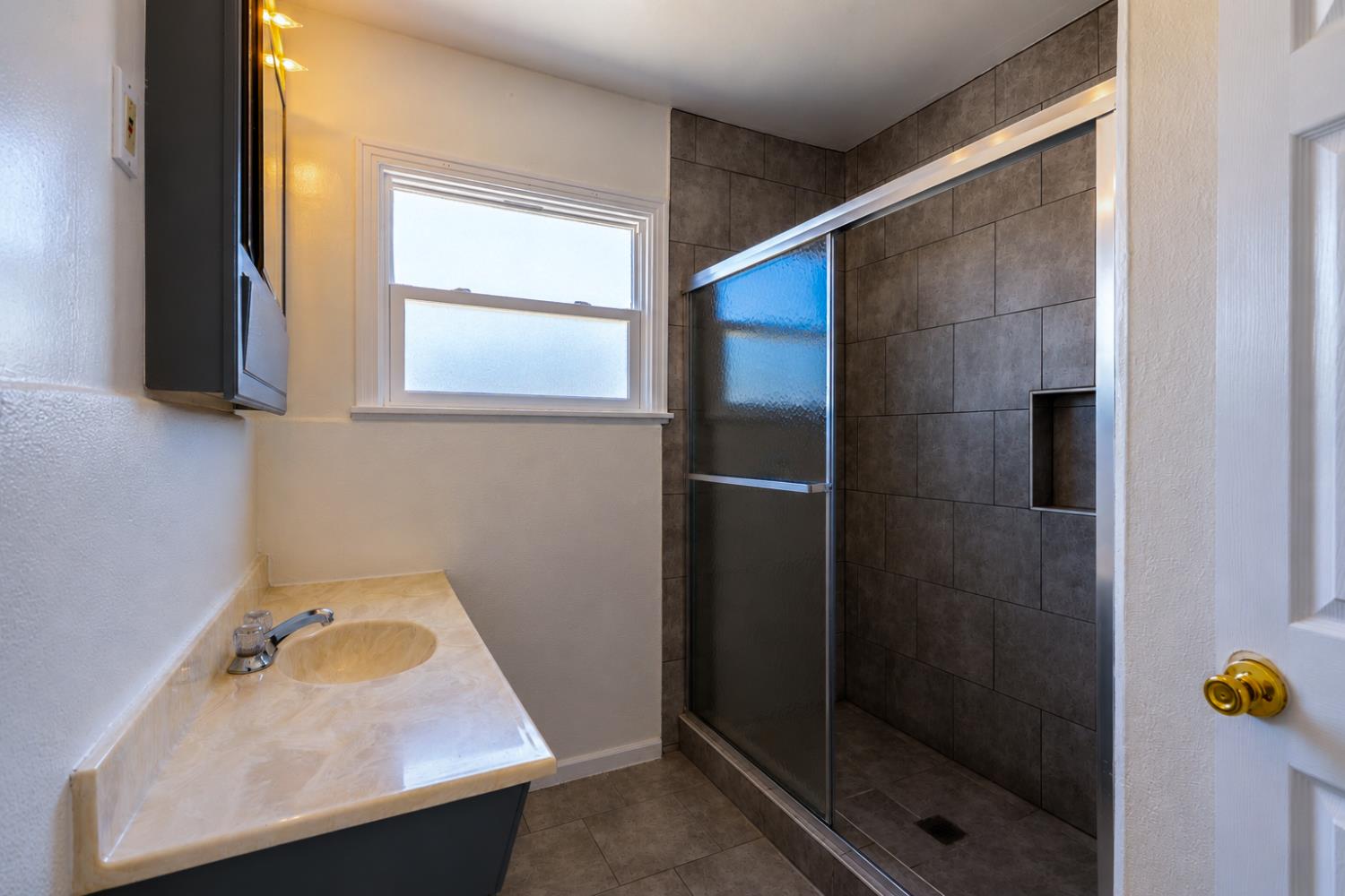 912 Turner St, Modesto, CA 95351