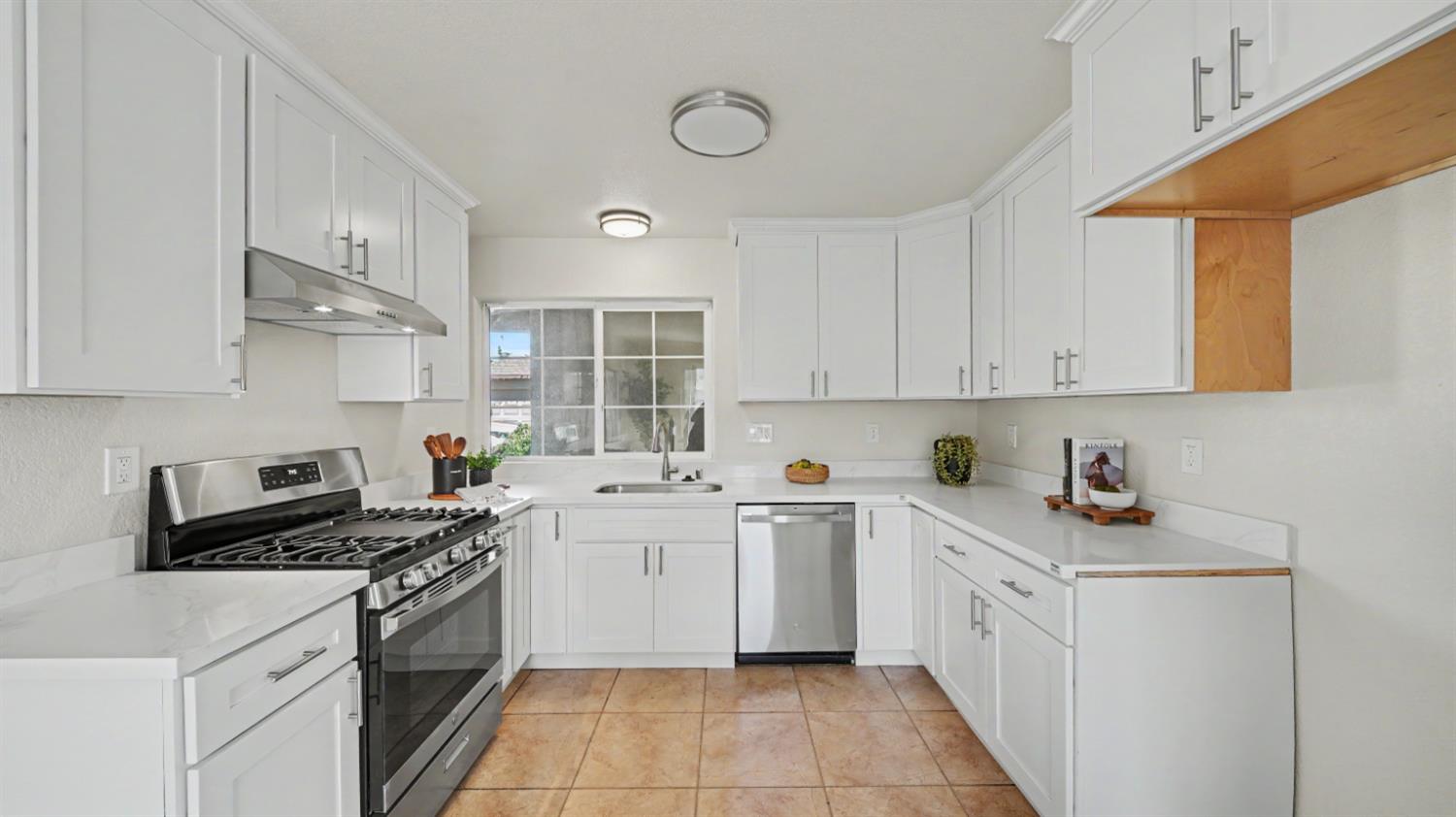 831 Emily St, Turlock, CA 95382