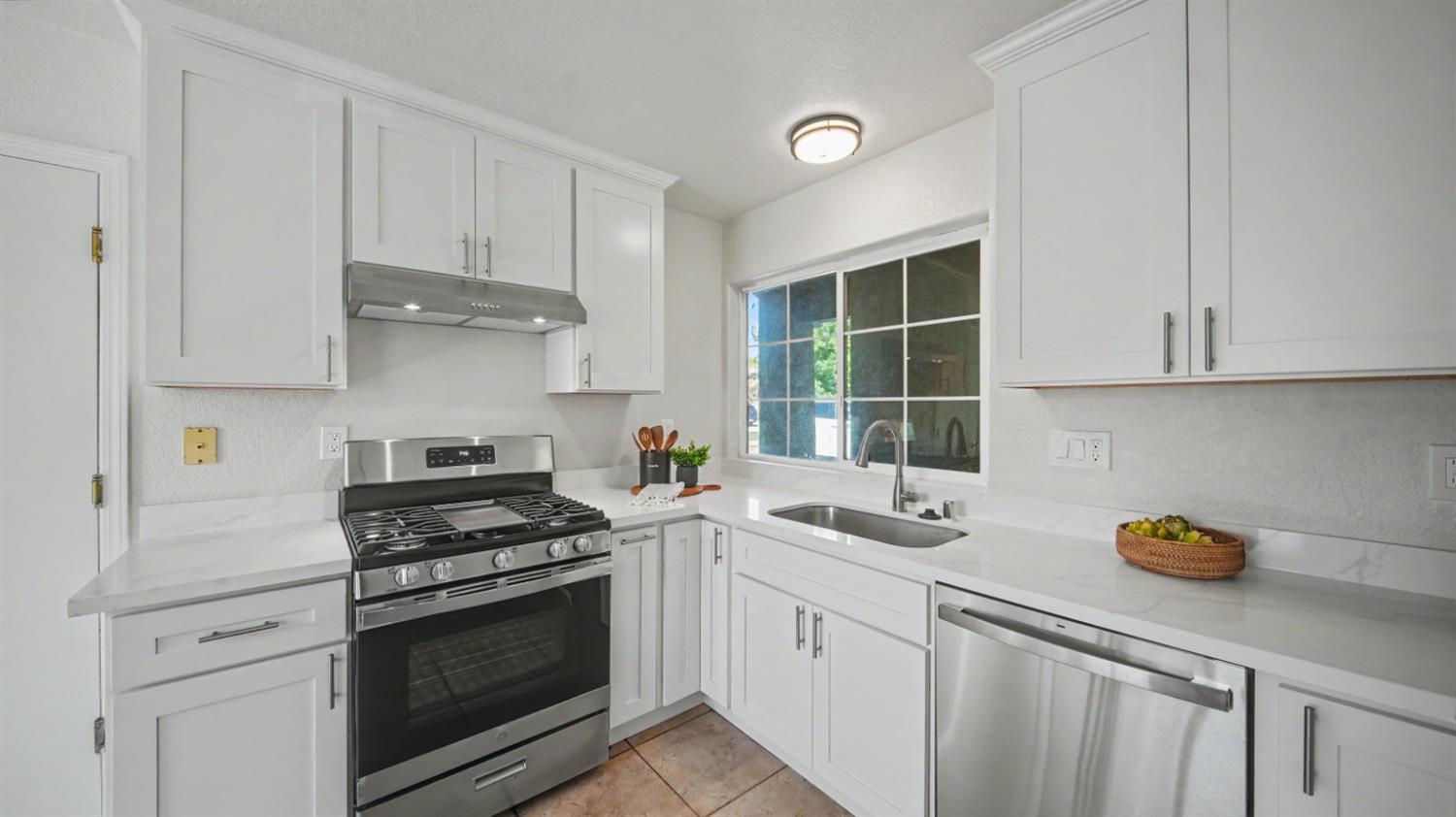 831 Emily St, Turlock, CA 95382