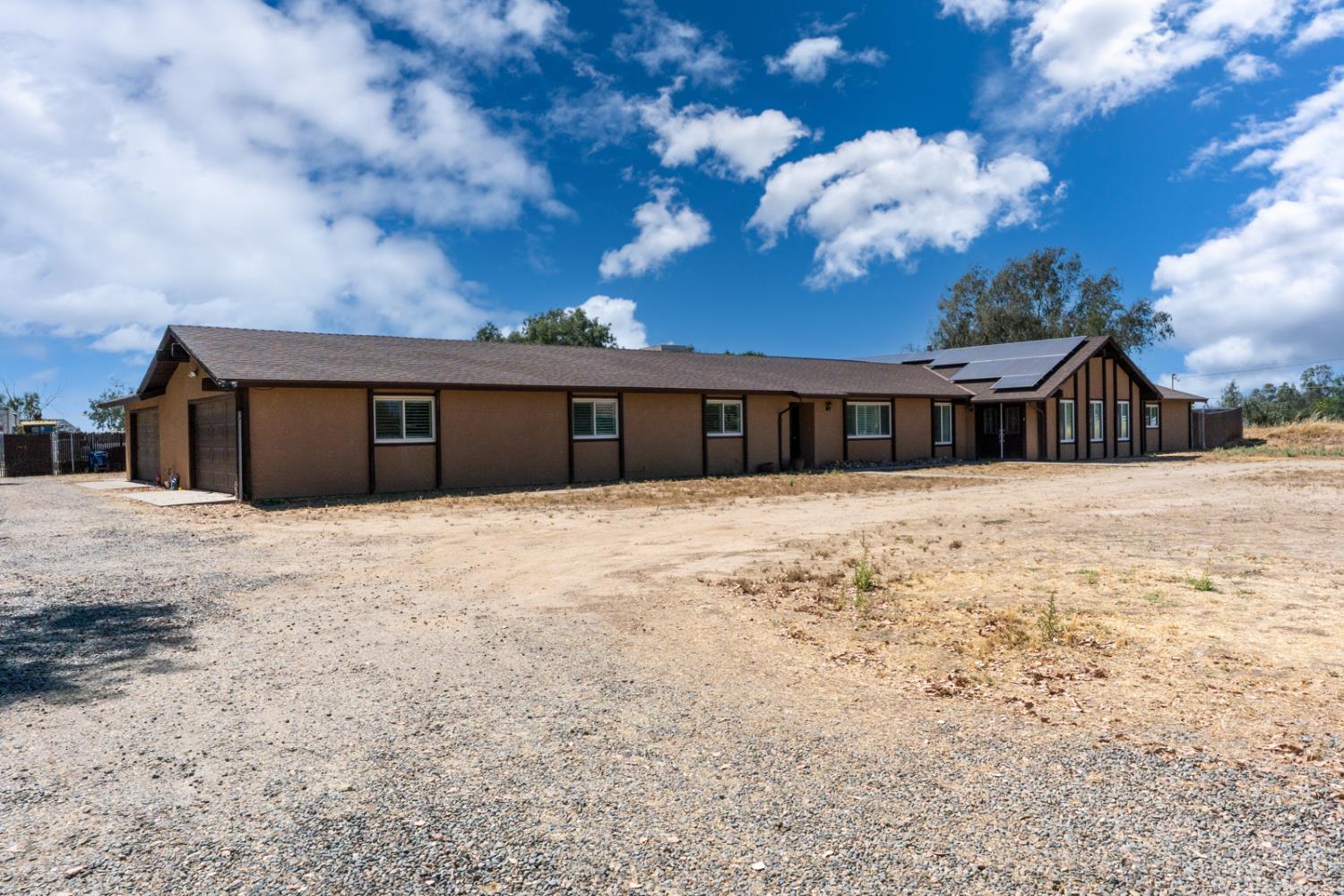 16448 Monreal Rd, Madera, CA 93636