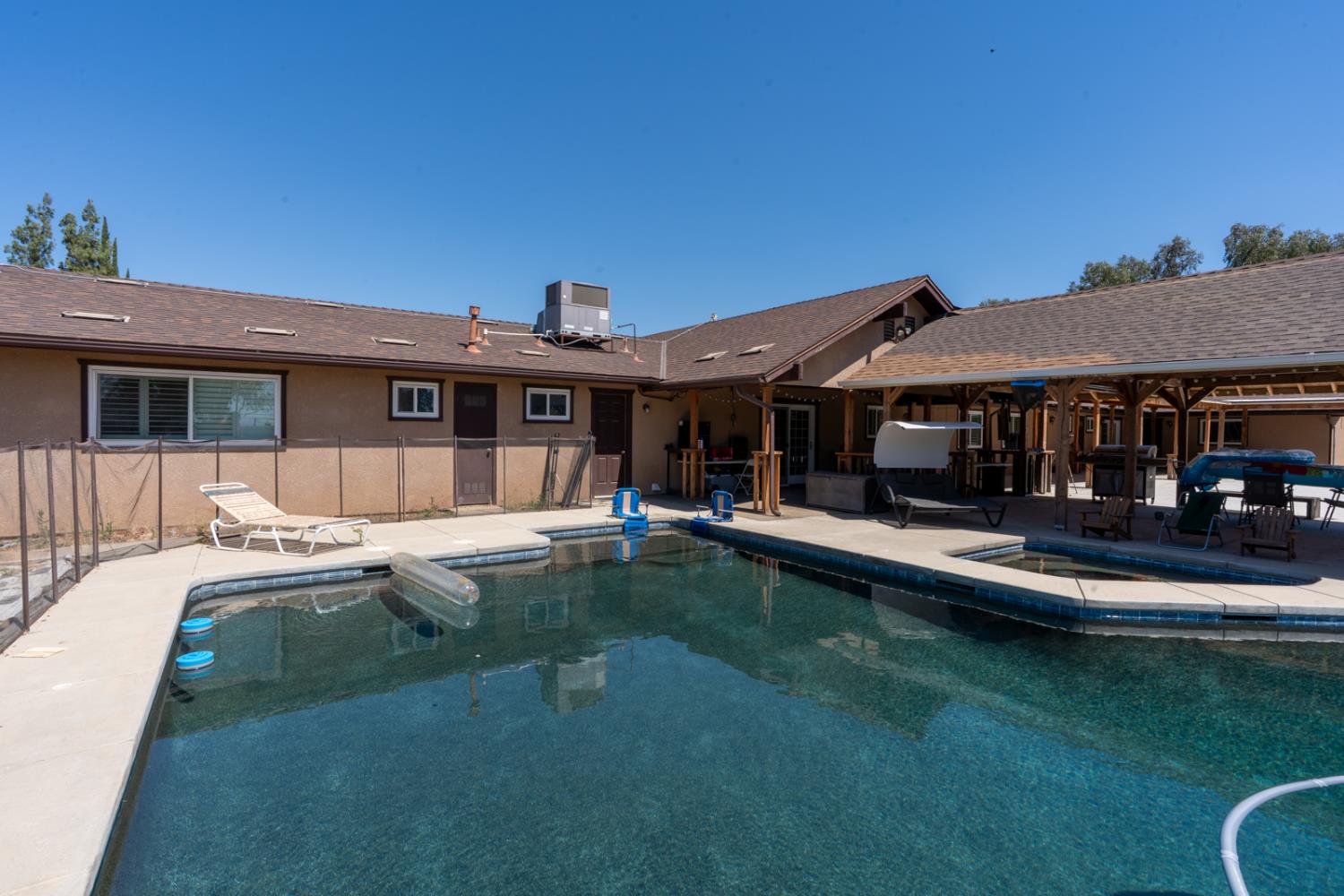 16448 Monreal Rd, Madera, CA 93636