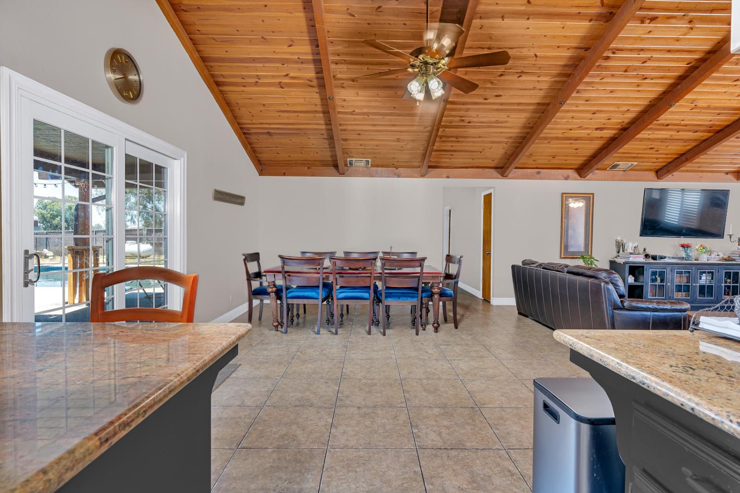 16448 Monreal Rd, Madera, CA 93636