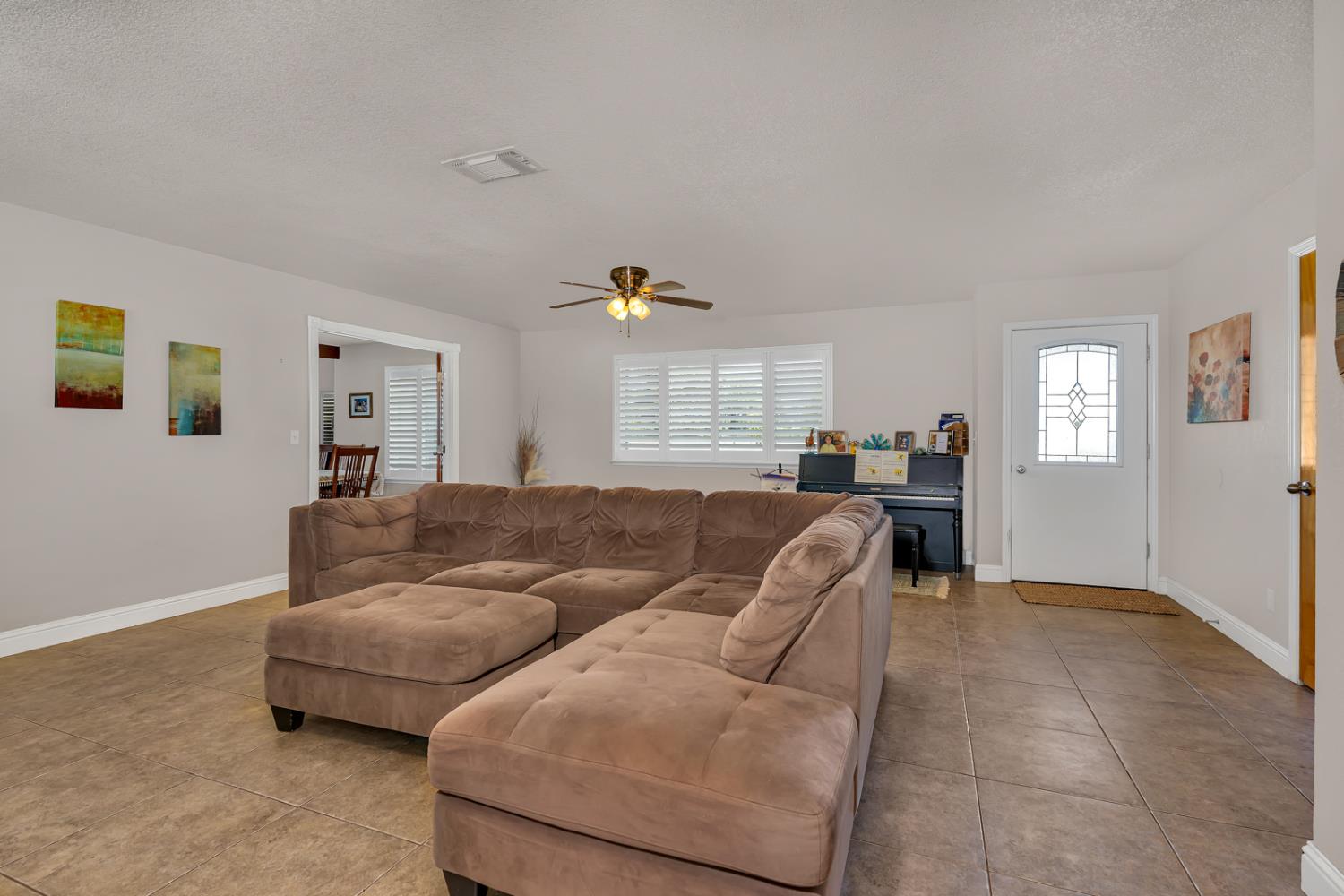 16448 Monreal Rd, Madera, CA 93636