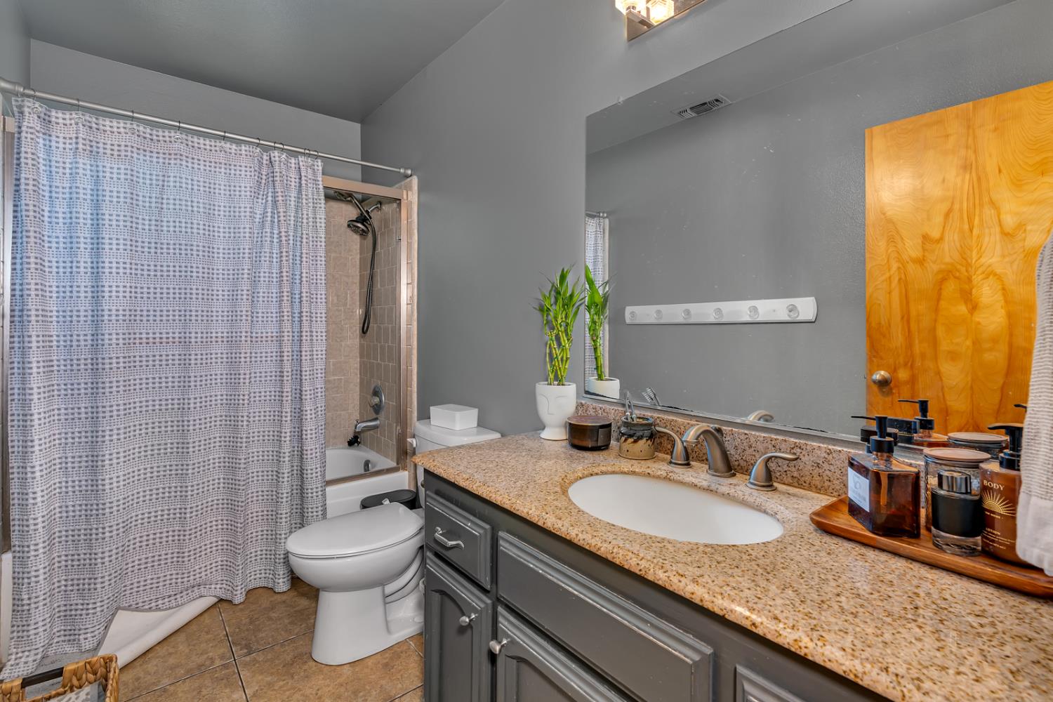 16448 Monreal Rd, Madera, CA 93636