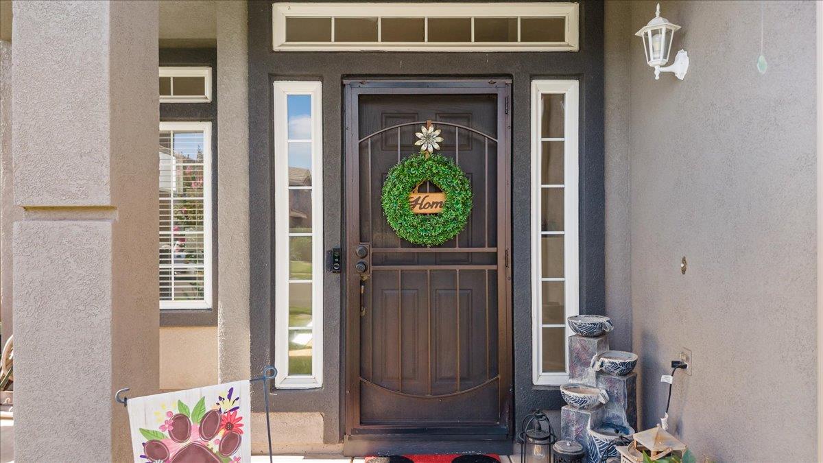 2518 Novi Dr, Riverbank, CA 95367