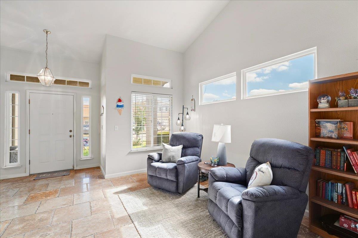 2518 Novi Dr, Riverbank, CA 95367