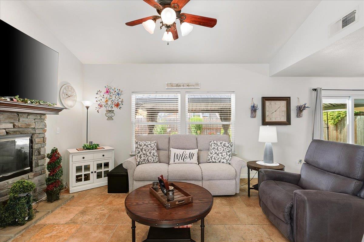 2518 Novi Dr, Riverbank, CA 95367