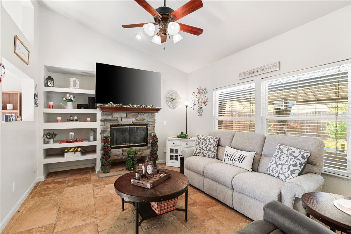 2518 Novi Dr, Riverbank, CA 95367