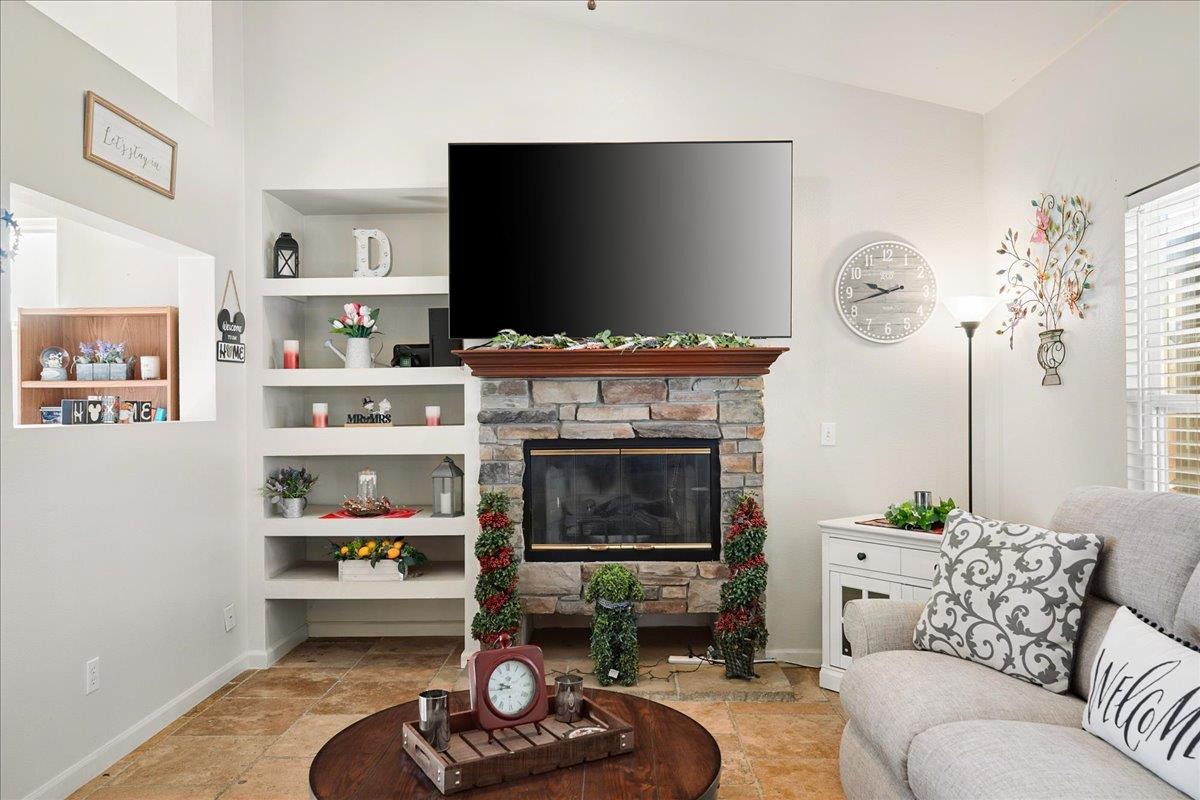 2518 Novi Dr, Riverbank, CA 95367