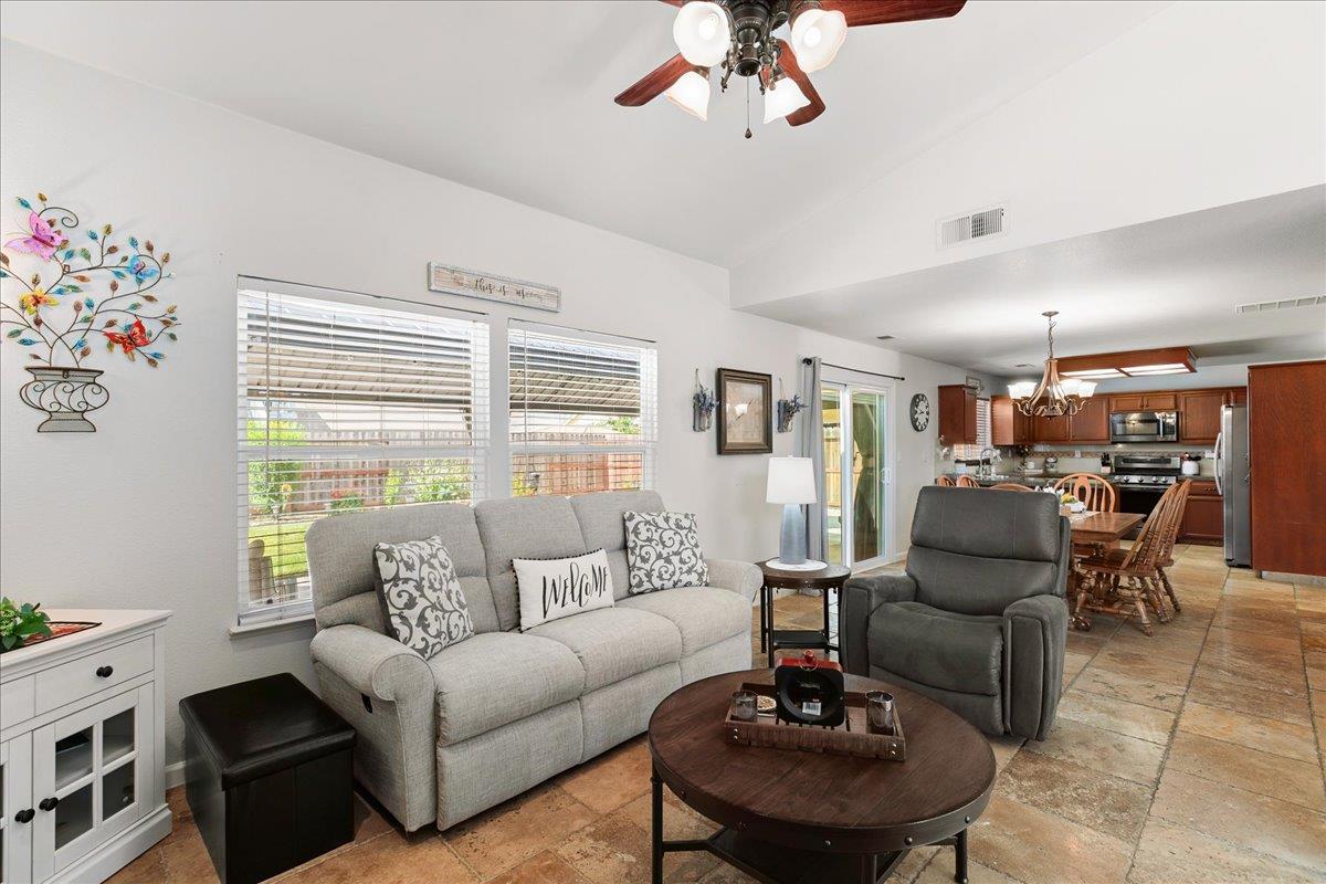 2518 Novi Dr, Riverbank, CA 95367