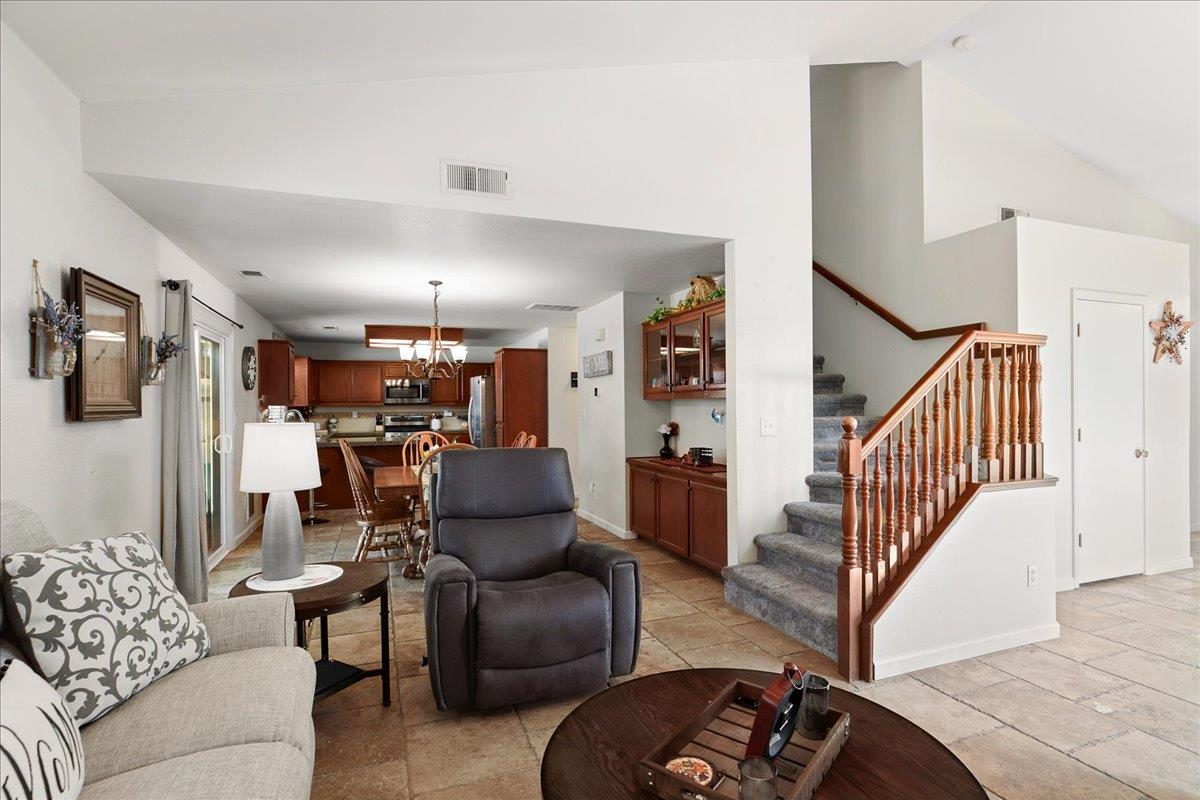 2518 Novi Dr, Riverbank, CA 95367