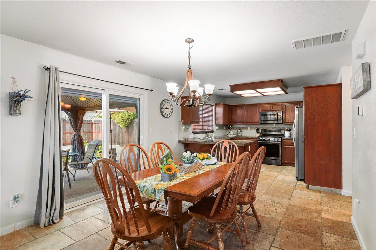 2518 Novi Dr, Riverbank, CA 95367