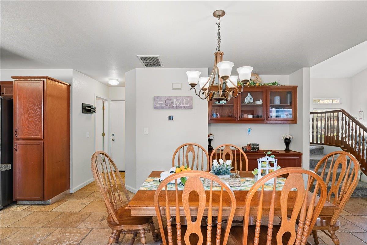 2518 Novi Dr, Riverbank, CA 95367