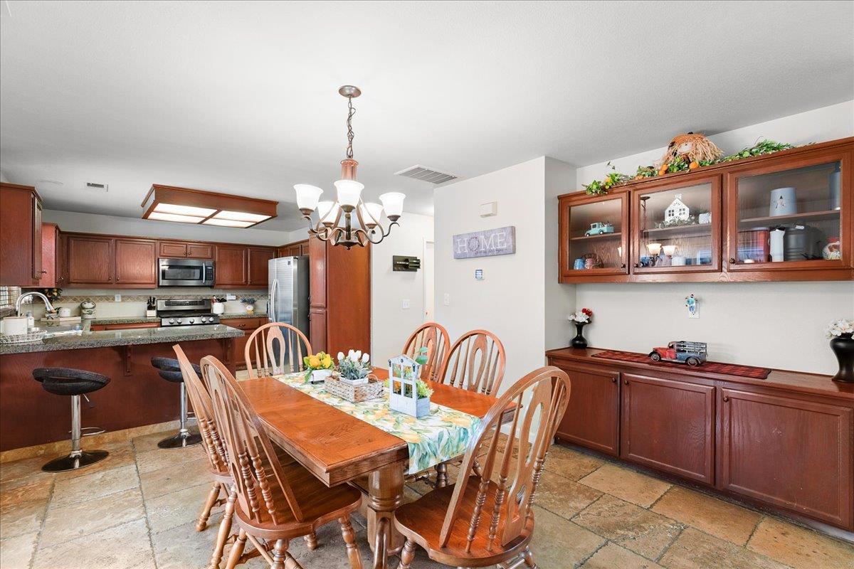 2518 Novi Dr, Riverbank, CA 95367