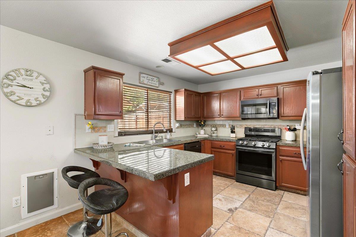 2518 Novi Dr, Riverbank, CA 95367