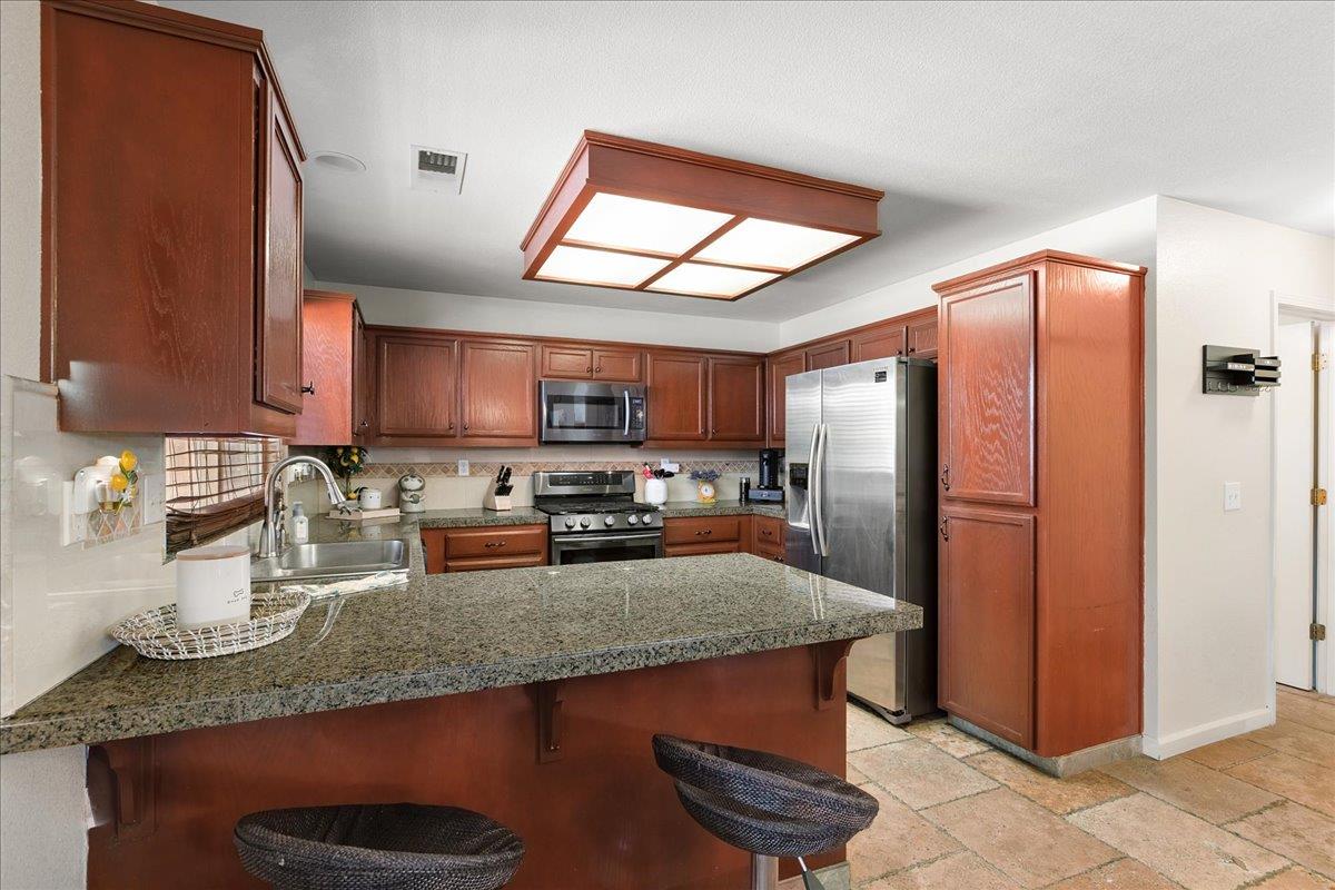 2518 Novi Dr, Riverbank, CA 95367