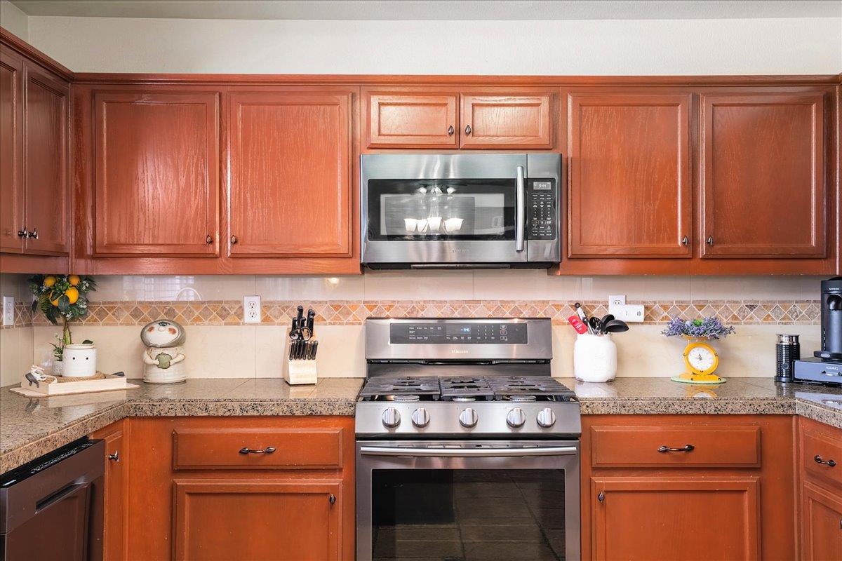 2518 Novi Dr, Riverbank, CA 95367