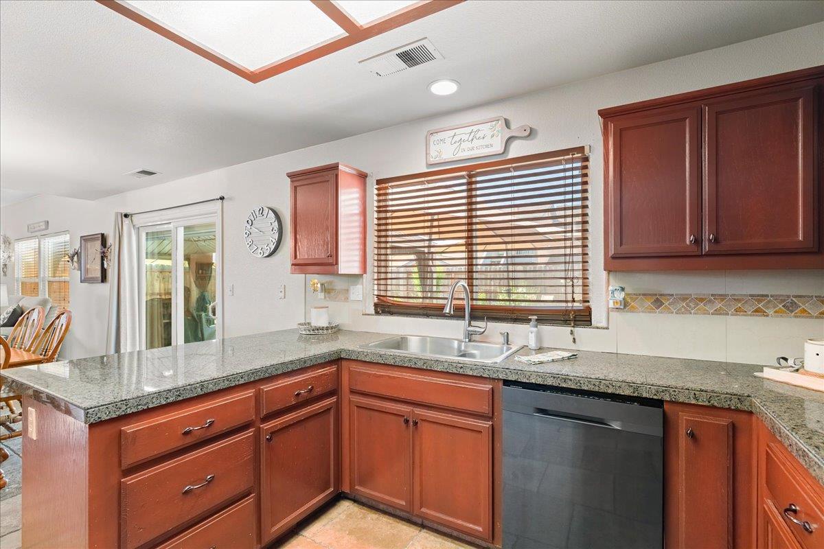 2518 Novi Dr, Riverbank, CA 95367