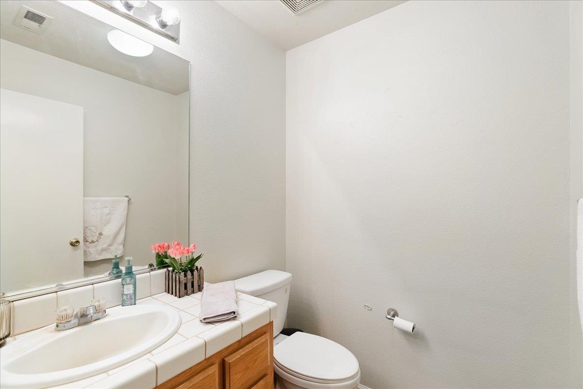 2518 Novi Dr, Riverbank, CA 95367