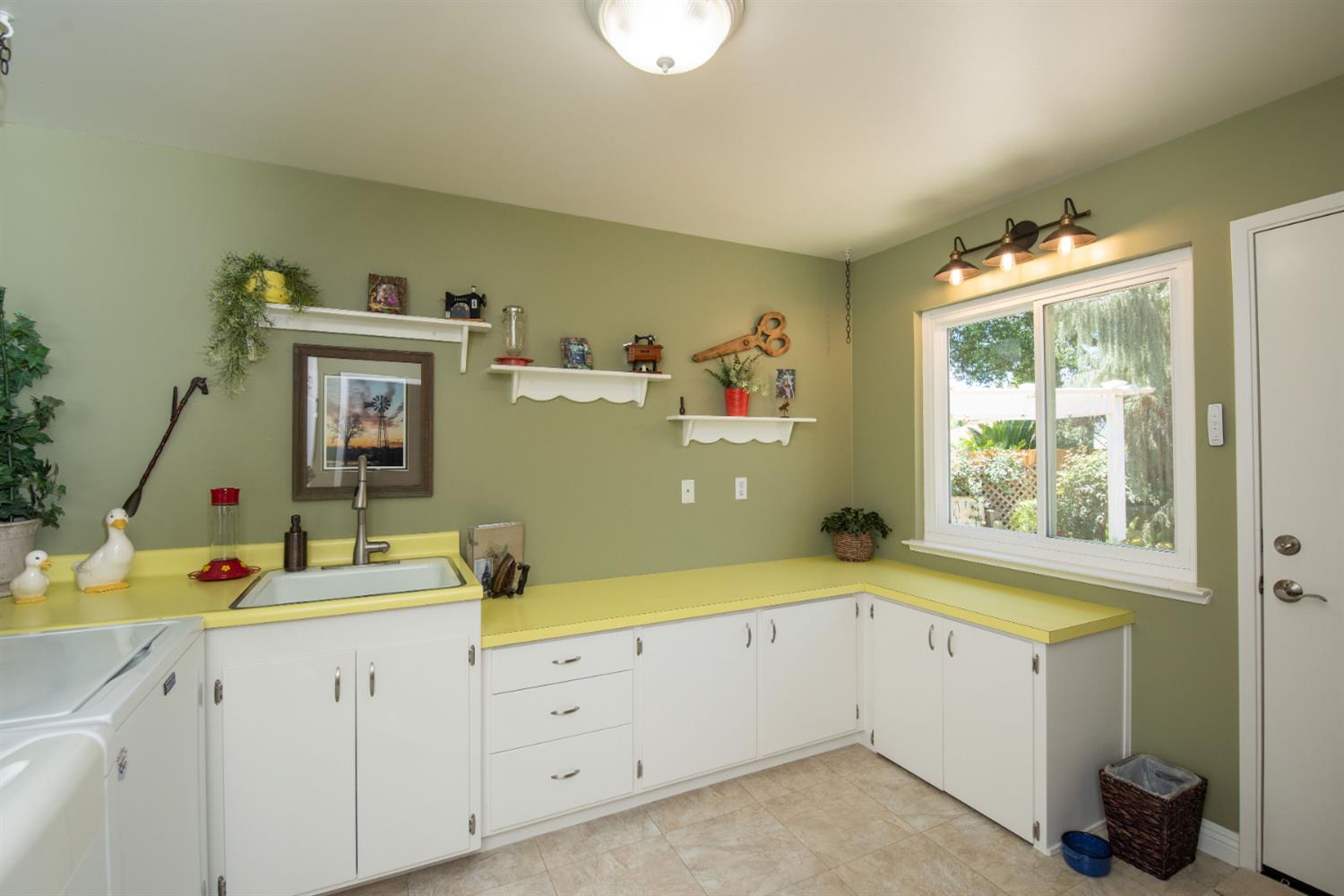 631 Baker Dr, Ripon, CA 95366